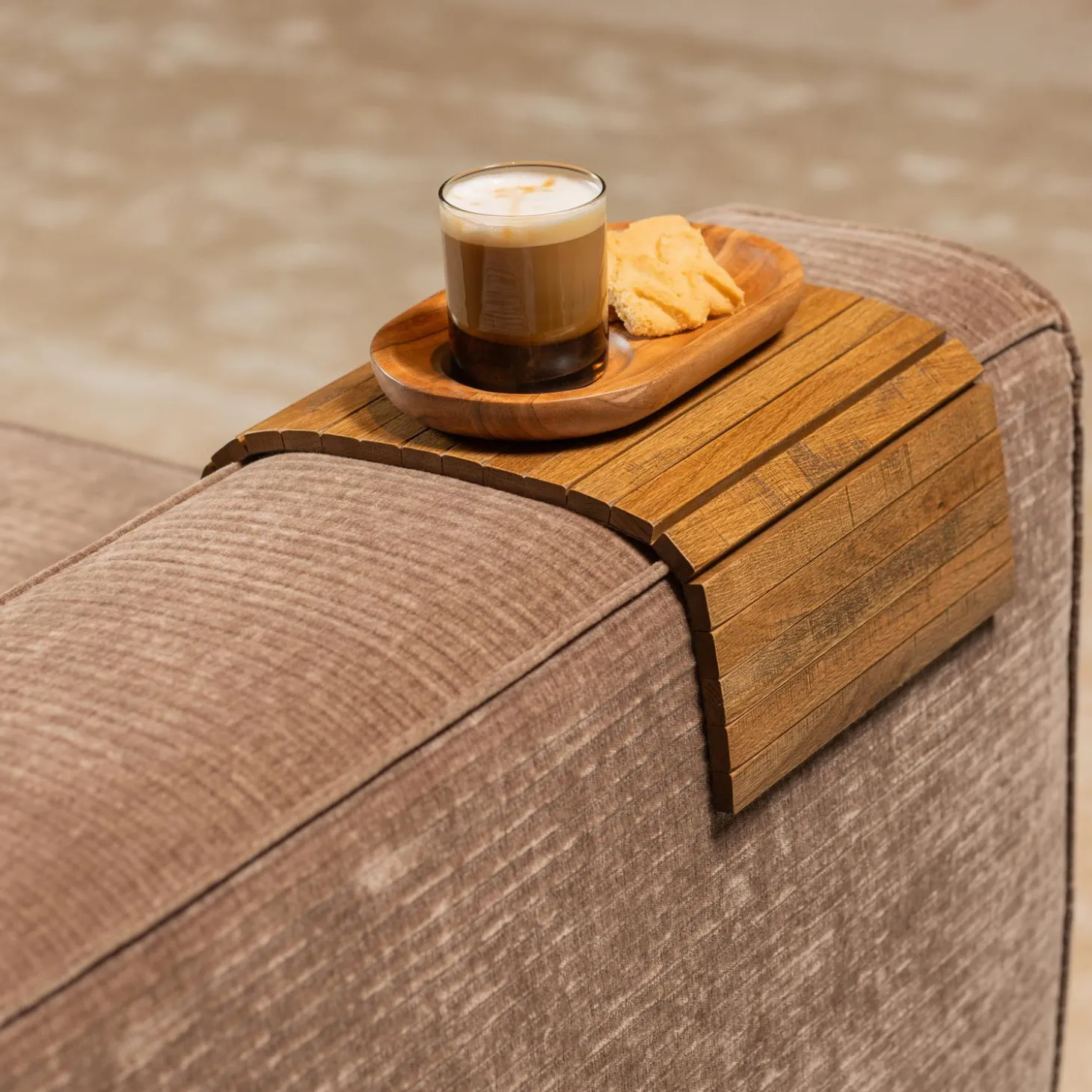 armleuning-flexibel-dienblad-e-VpEsOPlJ-1.webp Online WOOOD Armleuning Flexibel Dienblad Eiken - M Antique Afwerking