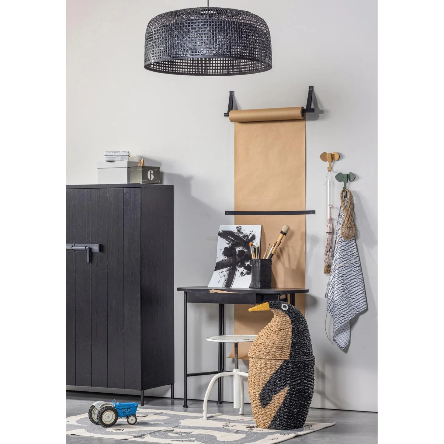 bruut-2-deurs-kast-grenen-gebo-FcIsqrha-3.webp Outlet WOOOD Bruut 2-deurs Kast Grenen Geborsteld Diepzwart