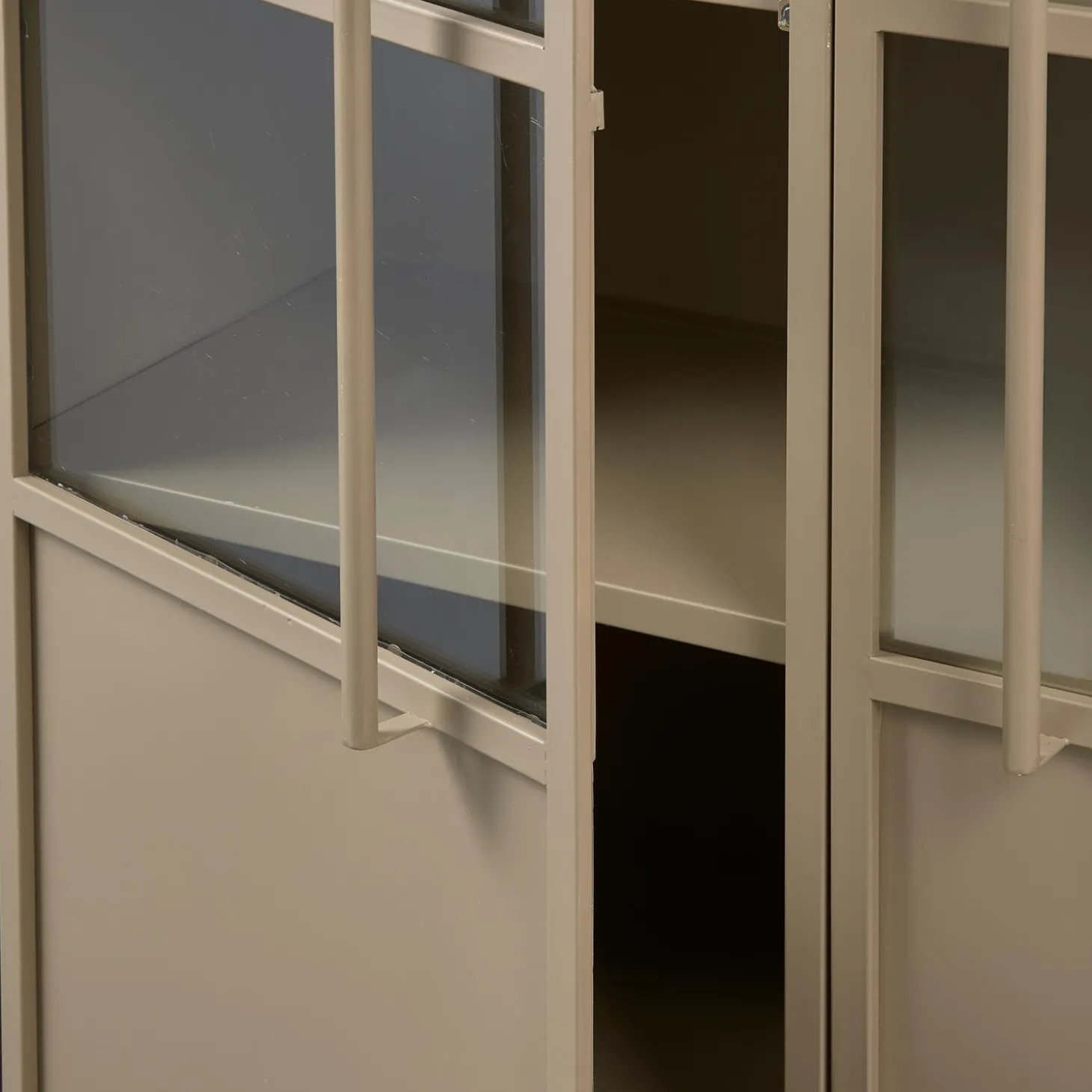 exhibit-vitrinekast-metaal-kha-nJytUPHO-5.webp Fashion WOOOD Exhibit Vitrinekast Metaal Khaki