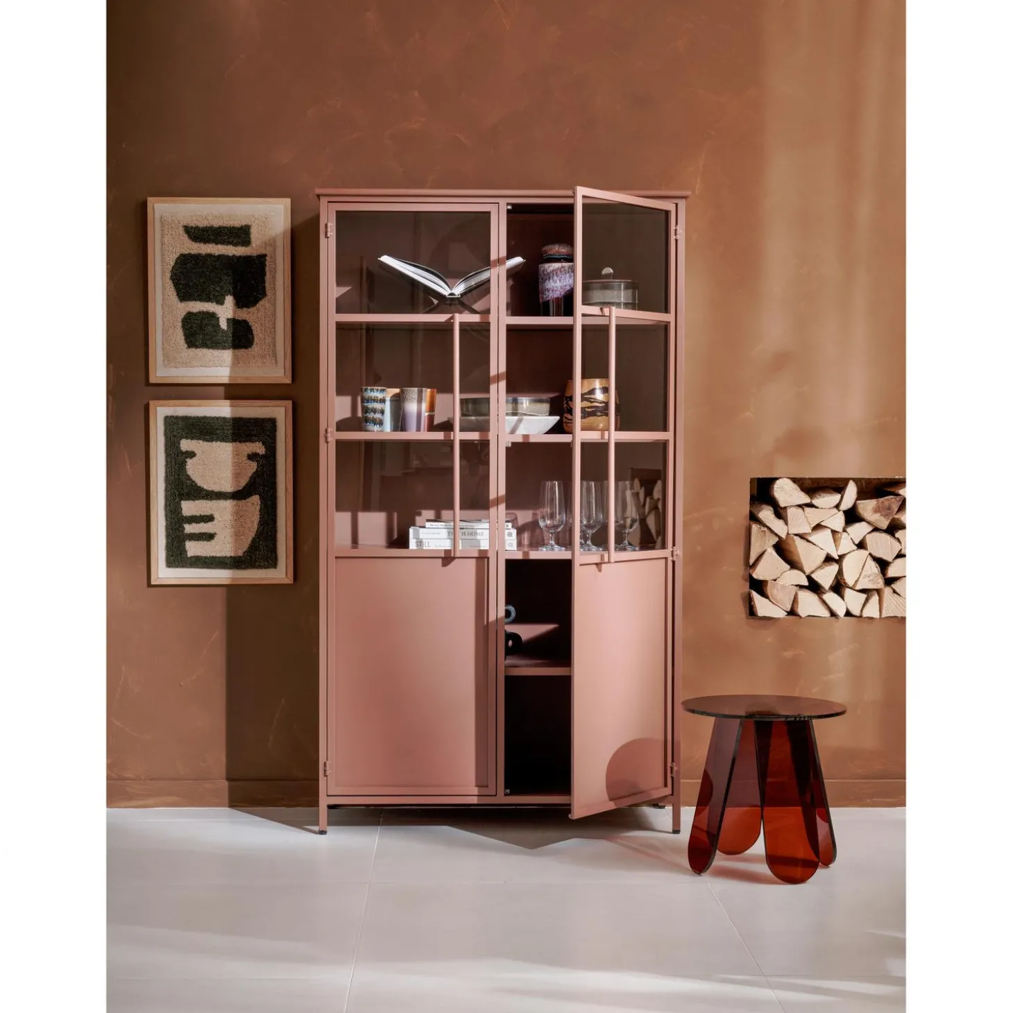 exhibit-vitrinekast-metaal-tan-VhLjFFKJ-3.webp New WOOOD Exhibit Vitrinekast Metaal Tan