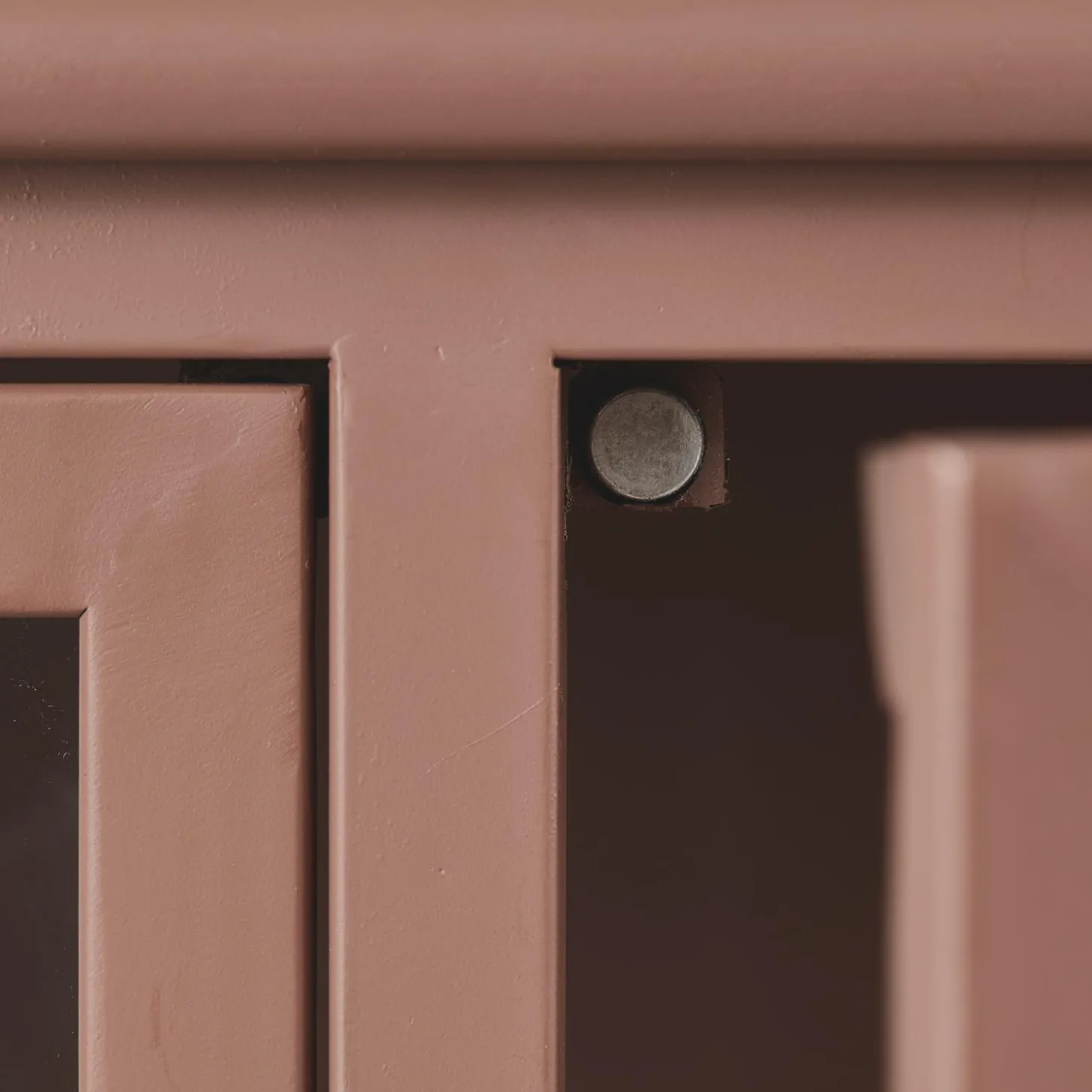 exhibit-vitrinekast-metaal-tan-VhLjFFKJ-6.webp New WOOOD Exhibit Vitrinekast Metaal Tan