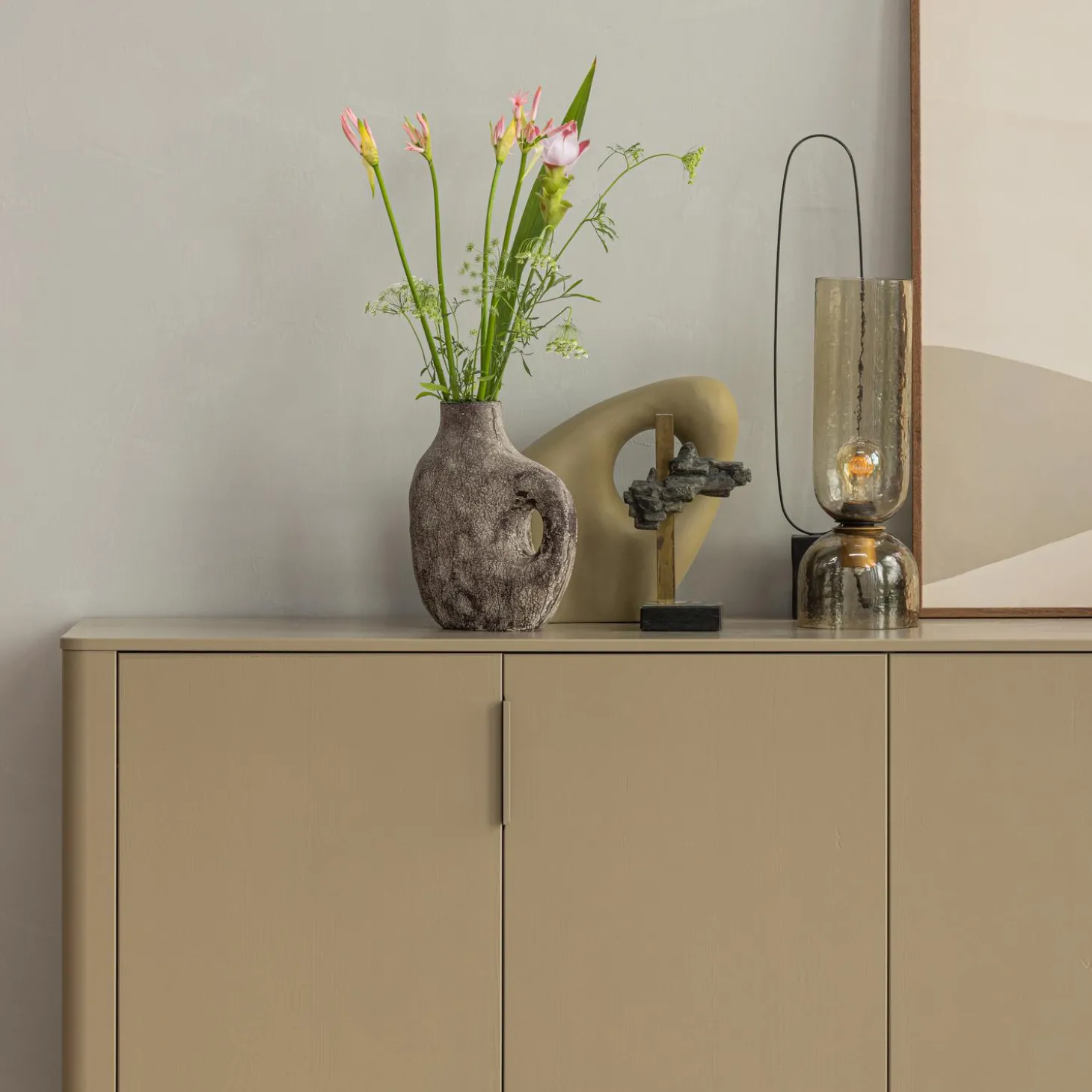 gigi-tafellamp-gehamerd-glas-3-siOiXHGV-3.webp Discount WOOOD Gigi Tafellamp Gehamerd Glas 38 X Ø 15 Cm