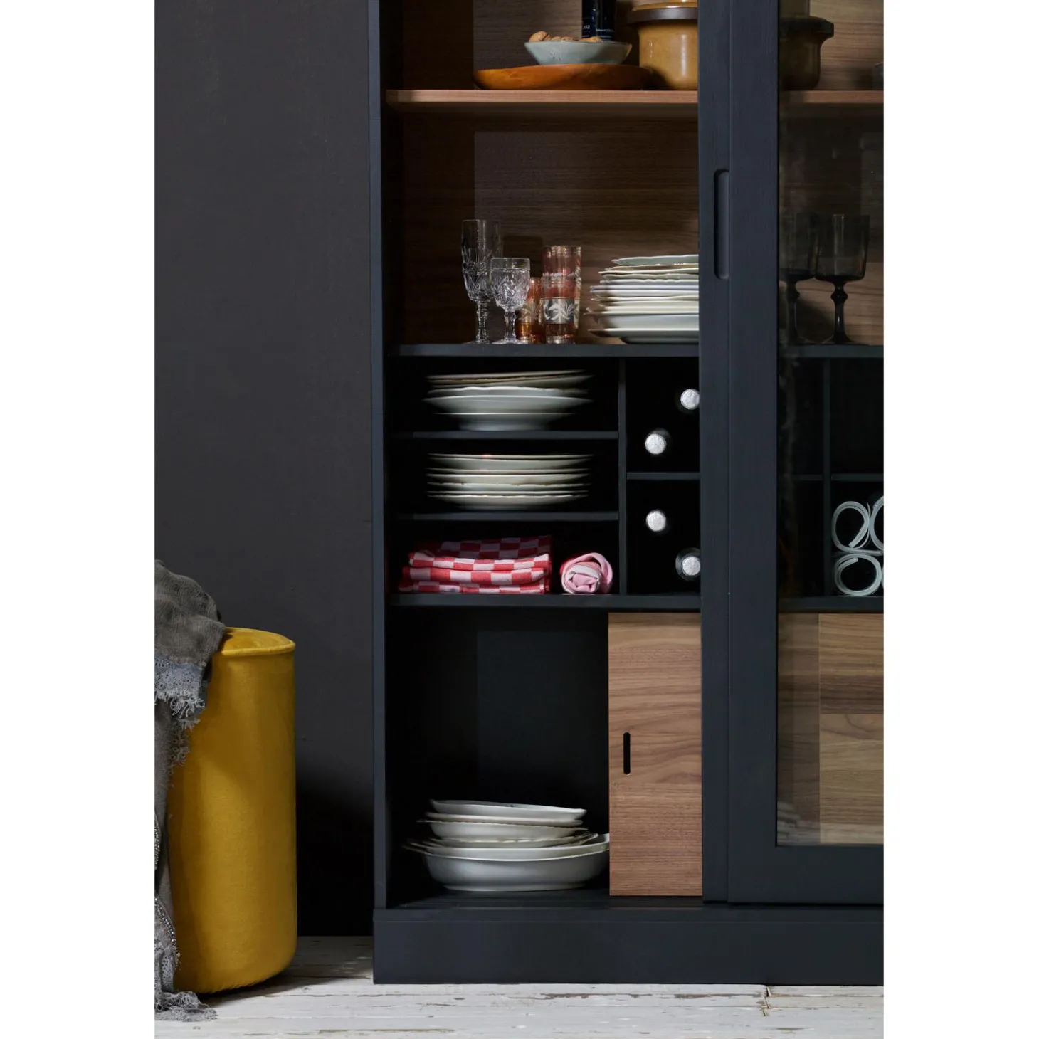 james-vitrinekast-zwartwalnoot-maqWlHmk-4.webp Sale WOOOD James Vitrinekast Zwart/walnoot