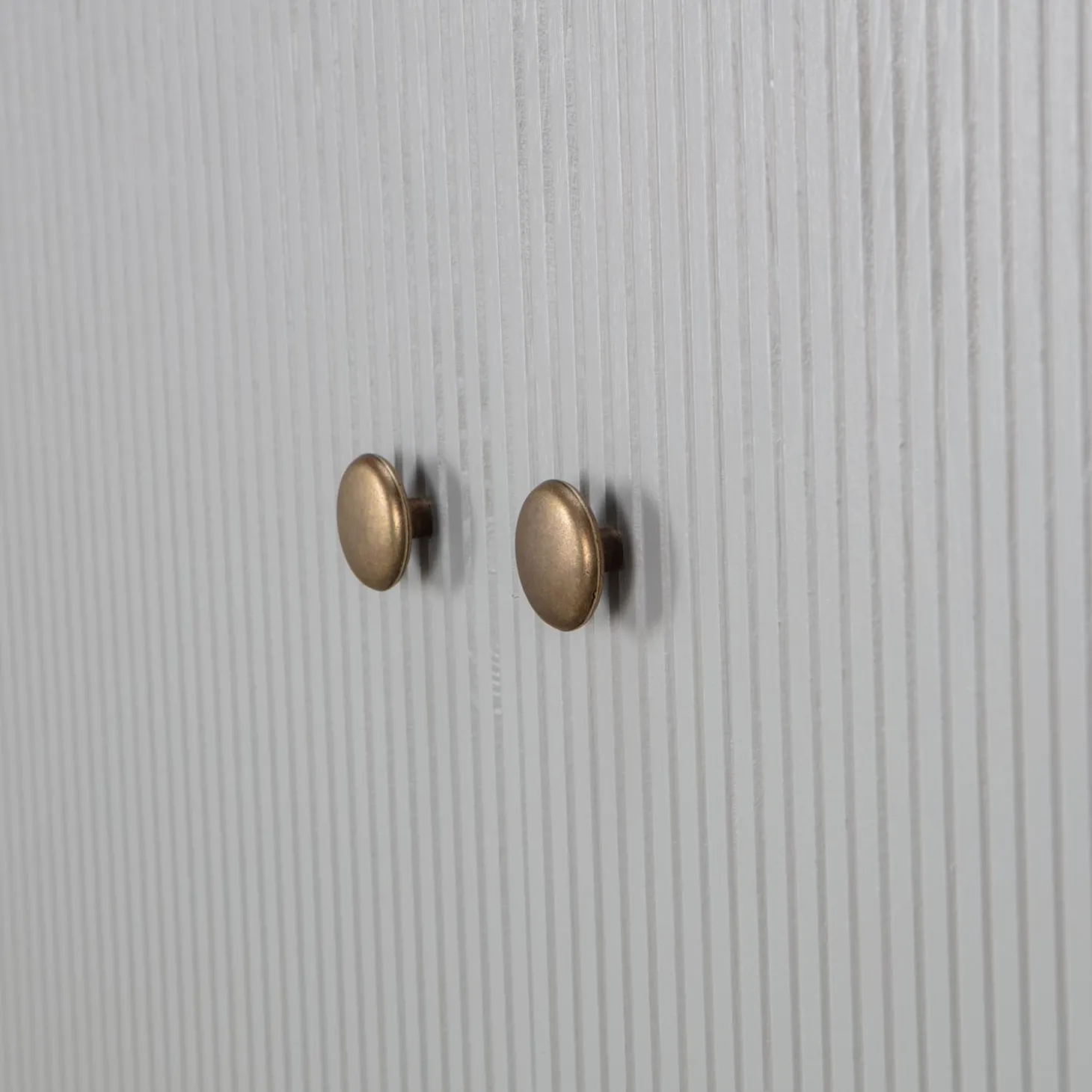 madu-garderobekast-grenen-wolk-evHCxngV-6.webp Outlet WOOOD Madu Garderobekast Grenen Wolkengrijs