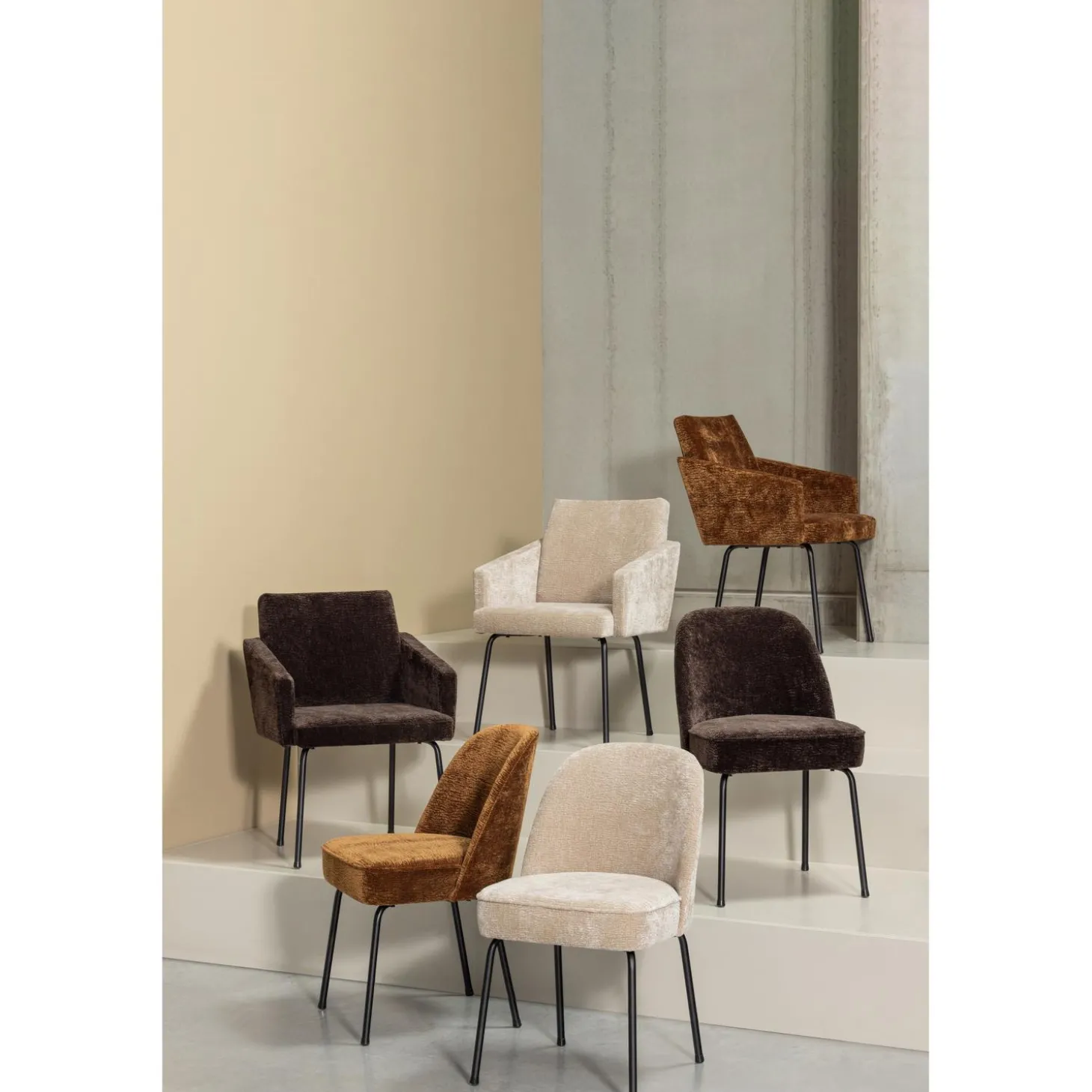 mount-eetkamerstoel-met-armleu-ifxOzwSH-3.webp Outlet WOOOD Mount Eetkamerstoel Met Armleuning 3D Chenille Donkerbruin