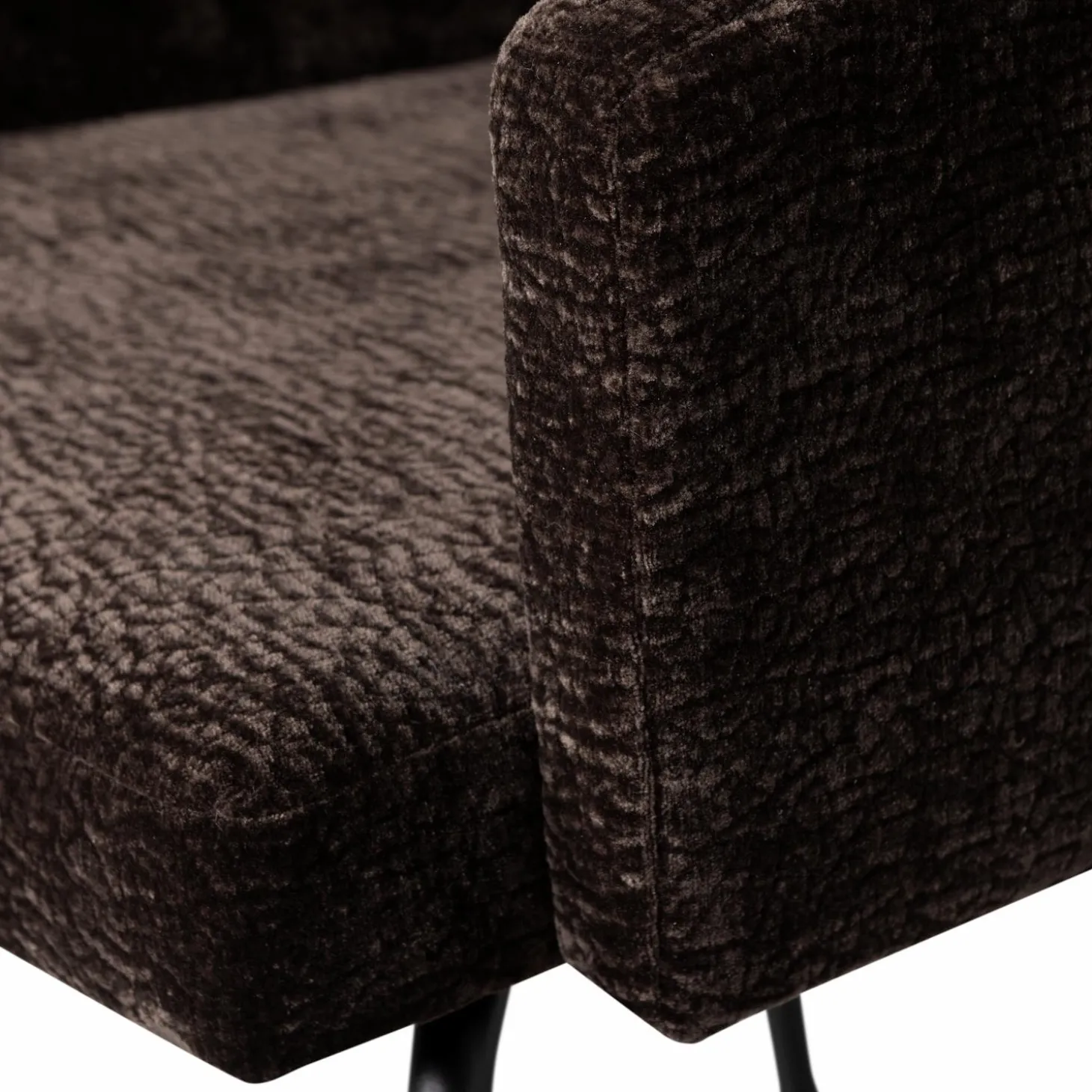 mount-eetkamerstoel-met-armleu-ifxOzwSH-8.webp Outlet WOOOD Mount Eetkamerstoel Met Armleuning 3D Chenille Donkerbruin