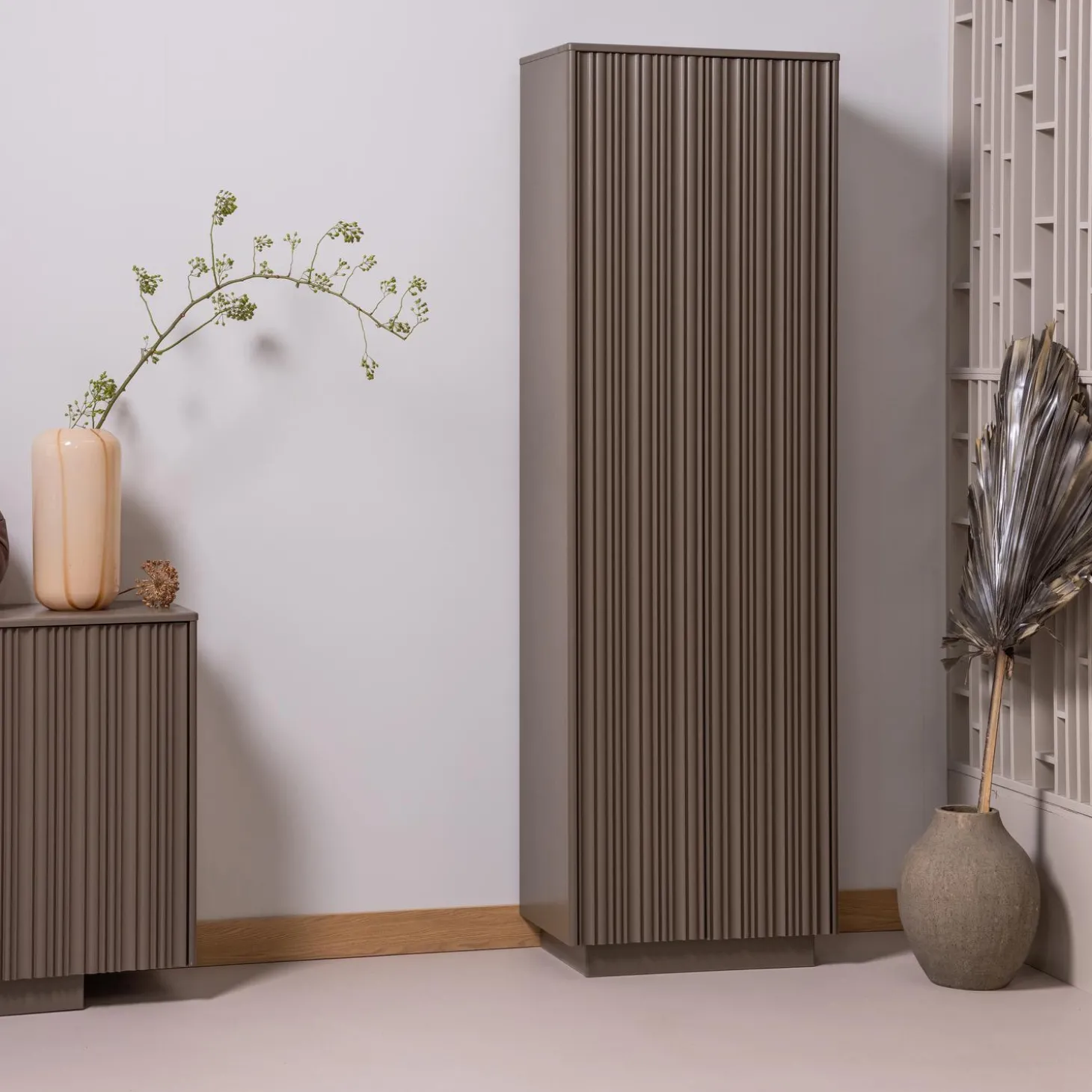 nova-hoge-opbergkast-grenen-tr-WZmzoqPQ-2.webp Online WOOOD Nova Hoge Opbergkast Grenen Truffel Bruin