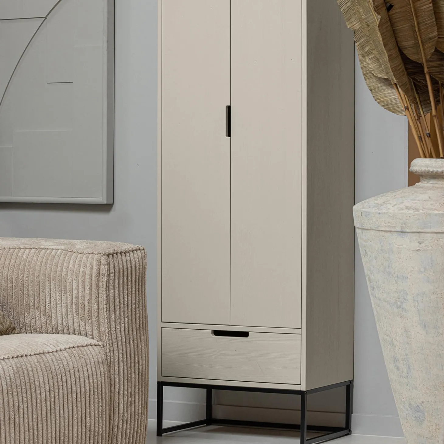 silas-hoge-kast-grenen-dust-bQUujwZu-2.webp Outlet WOOOD Silas Hoge Kast Grenen Dust