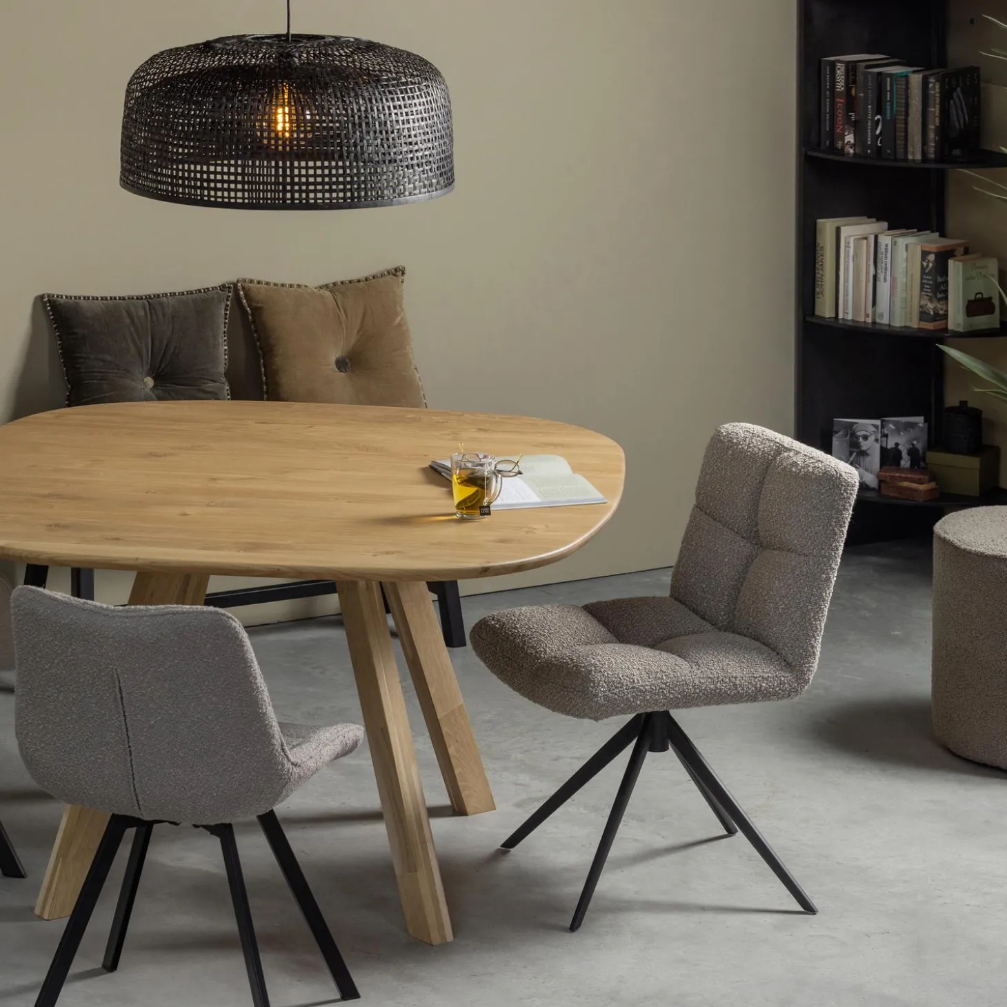 vinny-draaistoel-boucl-zand-lymahgtt-2.webp Outlet WOOOD Vinny Draaistoel Bouclé Zand