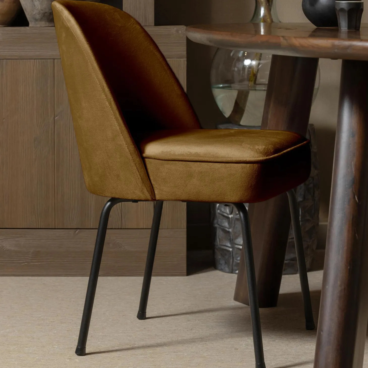 vogue-eetkamerstoel-velvet-hon-bRTeKxPZ-2.webp Sale WOOOD Vogue Eetkamerstoel Velvet Honinggeel