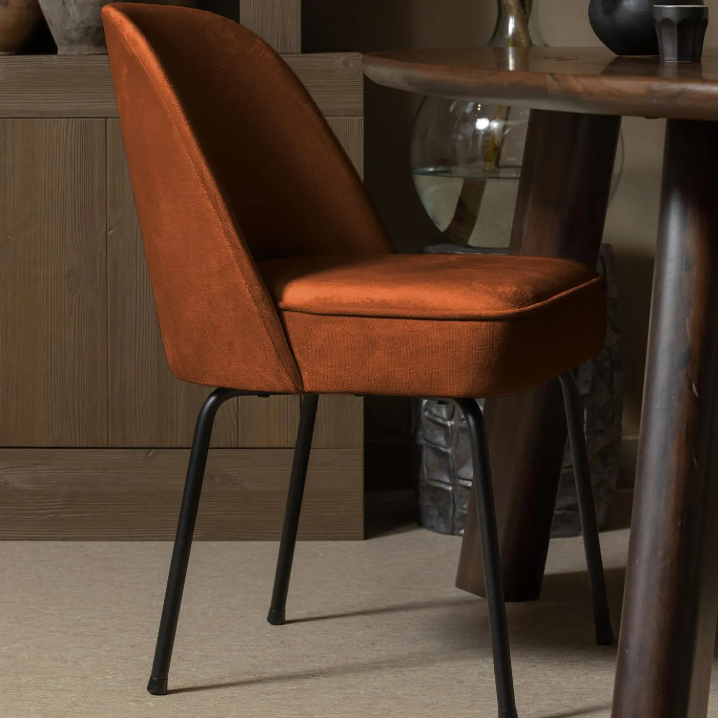 vogue-eetkamerstoel-velvet-roe-bZIFbbAo-2.webp Outlet WOOOD Vogue Eetkamerstoel Velvet Roest